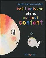 Petit poisson blanc est tout content 
